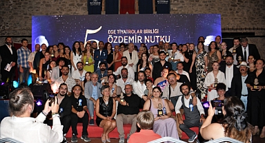 Bornova Belediyesi Şehir Tiyatrosu ödüle doymuyor