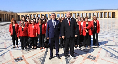 Güzelbahçe Belediyesi Anıtkabir’e giderek Ata’nın huzuruna çıktı