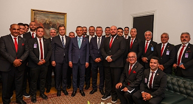 Güzelbahçe Belediyesi Özgür Özel’i ziyaret etti