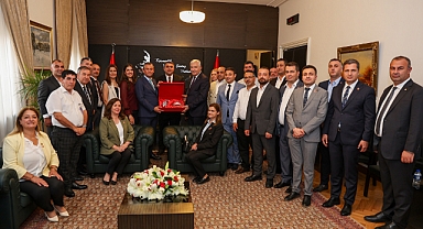 Kemalpaşa Belediyesi CHP Genel Başkanı Özgür Özel’i ve parti yöneticilerini makamlarında ziyaret etti