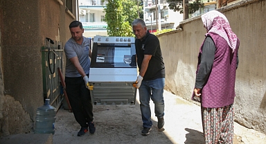 Konak’ta evden eve dayanışma: İkinci El Eşya Hattı