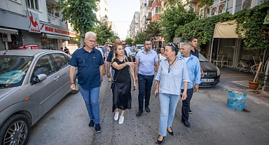 Konak'ta Başkan Mutlu mahalleleri adım adım geziyor