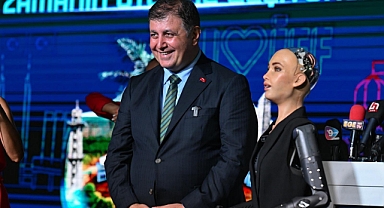 93. İEF’e insansı robot Sophia damga vurdu