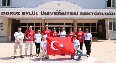 Dokuz Eylül Üniversitesi öğrencileri “Zafer Yürüyüşü”ne katıldı