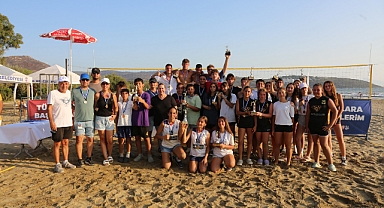 Efes Selçuk'ta Zafer Turnuvası Plaj Voleybolu etkinliğine büyük ilgi