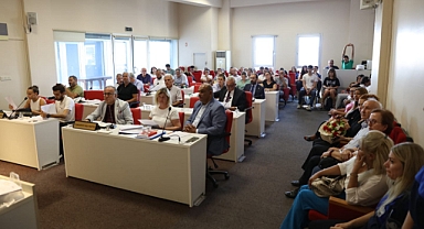 Güzelbahçe Belediyesi’nden çocuklara çanta