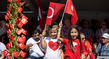 İzmir'de 30 Ağustos’a coşkulu kutlama