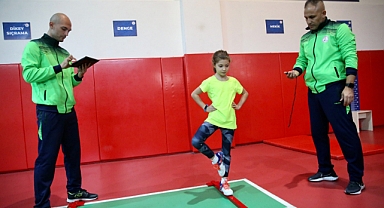 Karşıyaka Belediyesi çocukların spor yaşamına ışık oluyor
