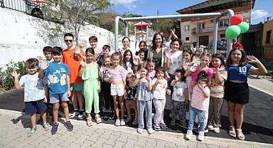 Karşıyaka Belediyesi tarafından düzenlenen “Yamanlar Domates Şenliği” muhteşem bir coşkuya sahne oldu