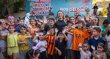 Konak'ta ‘Mutlu Çocuklar Sokağı’ 18 mahallede 5 bin çocukla buluştu