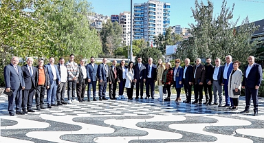 Bayraklı'da Başkan Önal, muhtarlarla buluştu: 