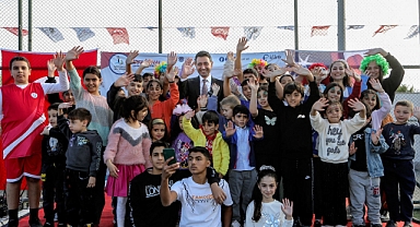 Bayraklı’da çocuklar mahalle şenliğinde buluştu