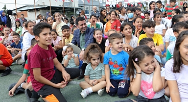 Bayraklılı çocuklar mahalle şenliğinde coşkuyla eğlendi