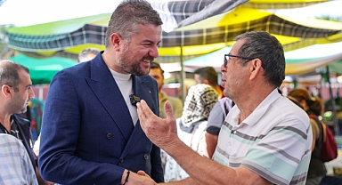 Buca Belediye Başkanı Görkem Duman, pazarcılarla kahvaltıda buluştu