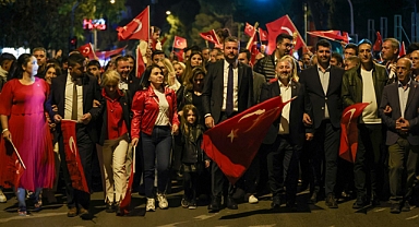 Buca’da Cumhuriyet coşkusu meydanlara sığmadı