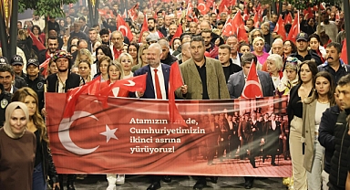 Menemen'de Cumhuriyet Bayramının 101’inci yıl dönümünde binlerce Menemenli Cumhuriyet yürüyüşünde buluştu