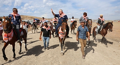 Menemen’de rahvan at şöleni yaşandı