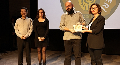 Bornova Belediyesi Şehir Tiyatrosu çifte ödülle döndü