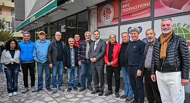 Bornova'da Başkan Hizmet İçin Sokakta
