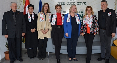 Hollanda Kraliyeti Ankara Büyükelçi Yardımcısı Nathalie Lintvelt ve 2. Kâtip Celine Ablen İzmir Gazeteciler Cemiyeti’ni ziyaret etti.