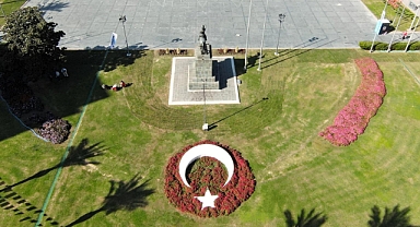 İzmir'de Meydanlar Ata’nın en sevdiği kasımpatı çiçeği ile renklendi