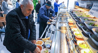 Buca Belediye Lokantaları öğrenciye ve emekliye can suyu oldu