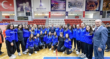 Büyükşehir Belediyesi’nin spor ailesi yeni yıl için bir araya geldi “Şampiyon olacağım diyen herkesin yanında olacağız”