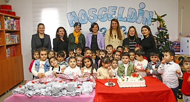 Karabağlar'da Başkan Kınay, Özgür Çocuk Evi minikleriyle yeni yılı kutladı