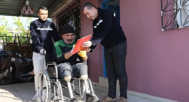 Bayraklı Belediyesinden engelli vatandaşlara tekerlekli sandalye