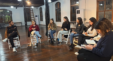 Genç İzmir Kitap Kulübü kapılarını açtı