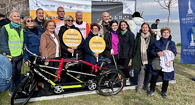 Pedallar daha fazla kabartmalı kitap için çevrildi