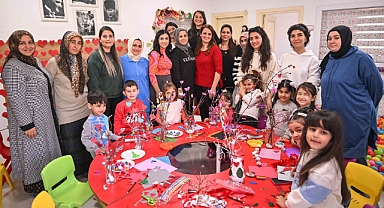 Bornova’da sevgi çiçekleri açtı