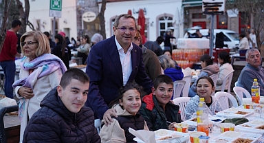 Ayvalık Cunda adasındaki iftara binler katıldı