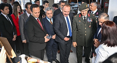 Bornova’da 18 Mart coşkusu ve şehitlere saygı
