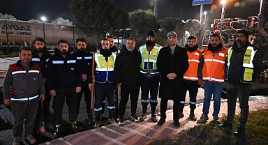 Bornova'da Başkan Ömer Eşki gece mesaisinde