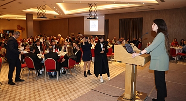 Çeşme'de Başkan Denizli, “Çanakkale, bir direnişin, yeniden doğuşun ve inancın adı” dedi.