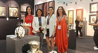 Sanatçılar İzmir'de düzenlenen sanat ve antika fuarına ilgiden mutlu oldu