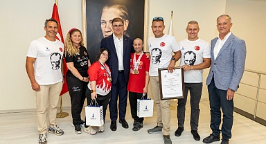 Başkan Tugay, İzmir’in gururu Büyükşehir sporcularını ağırladı