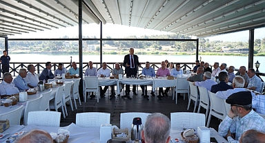 Kemalpaşa Belediye Başkanı mahalle muhtarlarıyla bir araya geldi