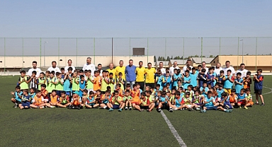Buca'da Profesyonel futbolculardan Bucalı genç yeteneklere futbol dersi