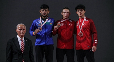 İzmir Büyükşehir Belediyesi güreşte de zirvede