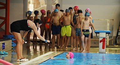 Karşıyaka Belediyesi Yüzme Havuzu’na modern dokunuş 