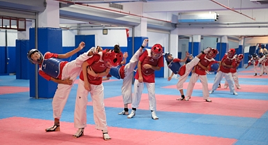 Bayraklı'da 3 bin 77 kişi yaz spor okullarında buluştu 