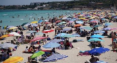 Çeşme Belediyesi plajları bir kez daha Mavi Bayrak kazandı