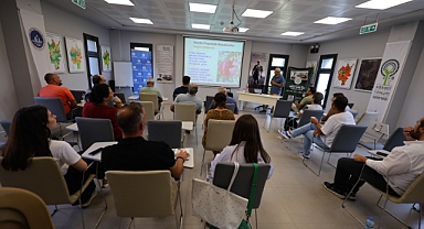 Efes Tarlası Yaşam Köyü’nde Nar Üreticilerine Eğitim