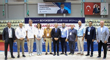 İzmir Büyükşehir Spor Kulübü’nde bayrak değişimi