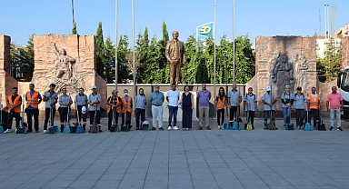 Karabağlar’da Temizlik Çalışmaları Hız Kesmeden Devam Ediyor