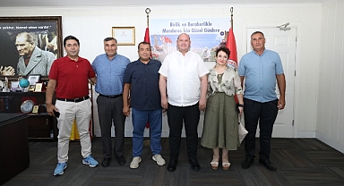 Menderes'te Başkan Çiçek, Muhtarlar Derneği’ni Ağırladı