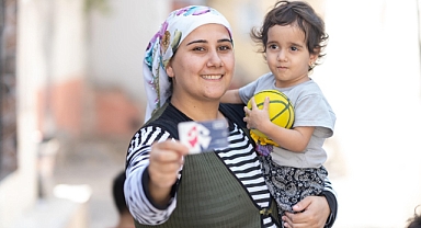 Anne Kart sayesinde çocuklarıyla sokağa çıkabiliyorlar