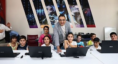 Balçova'da Başkan Yiğit, Robotik Kodlama Kursu öğrencileriyle buluştu 